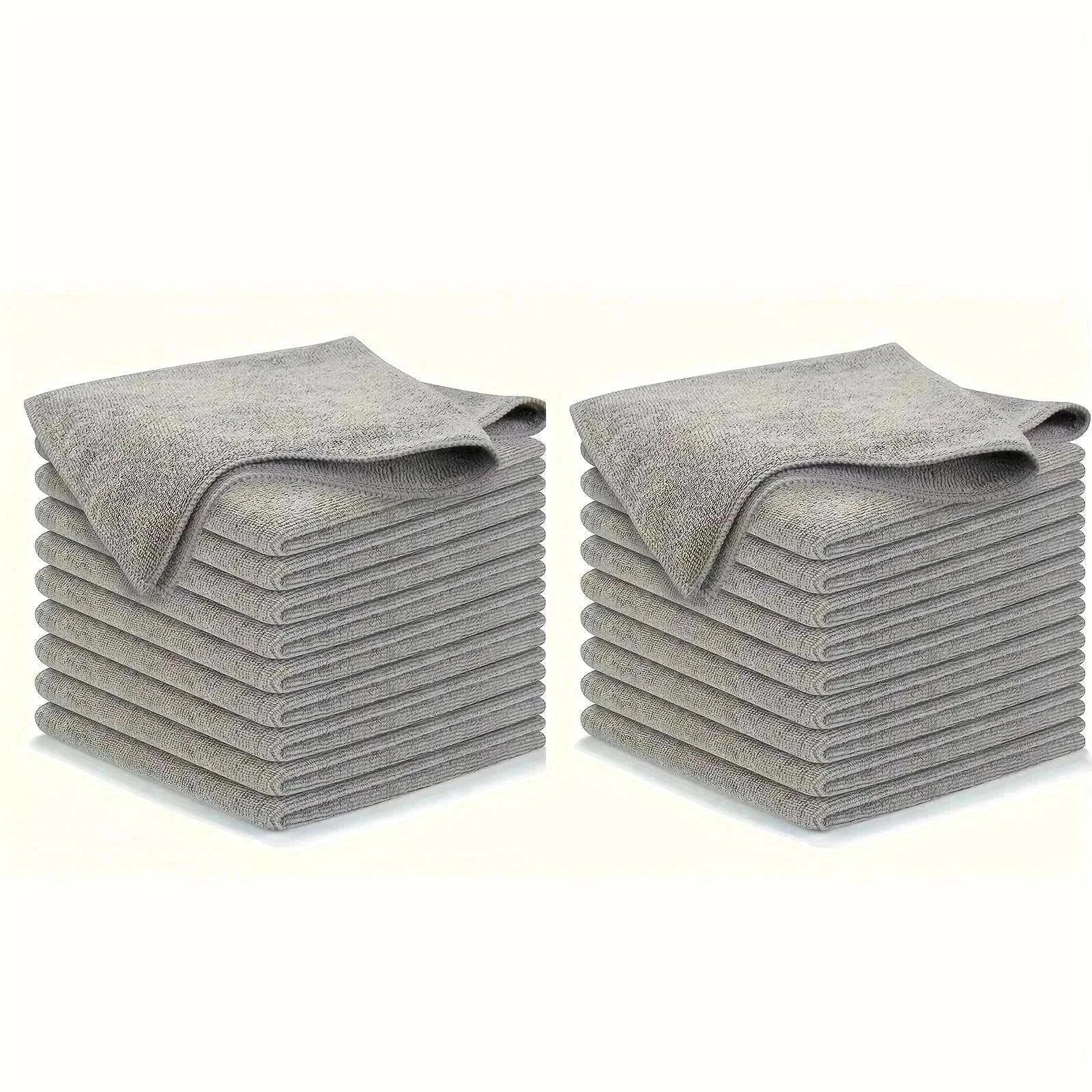 Set of ultra-absorbent light gray kitchen towels made of soft microfiber for cleaning surfaces without scratching