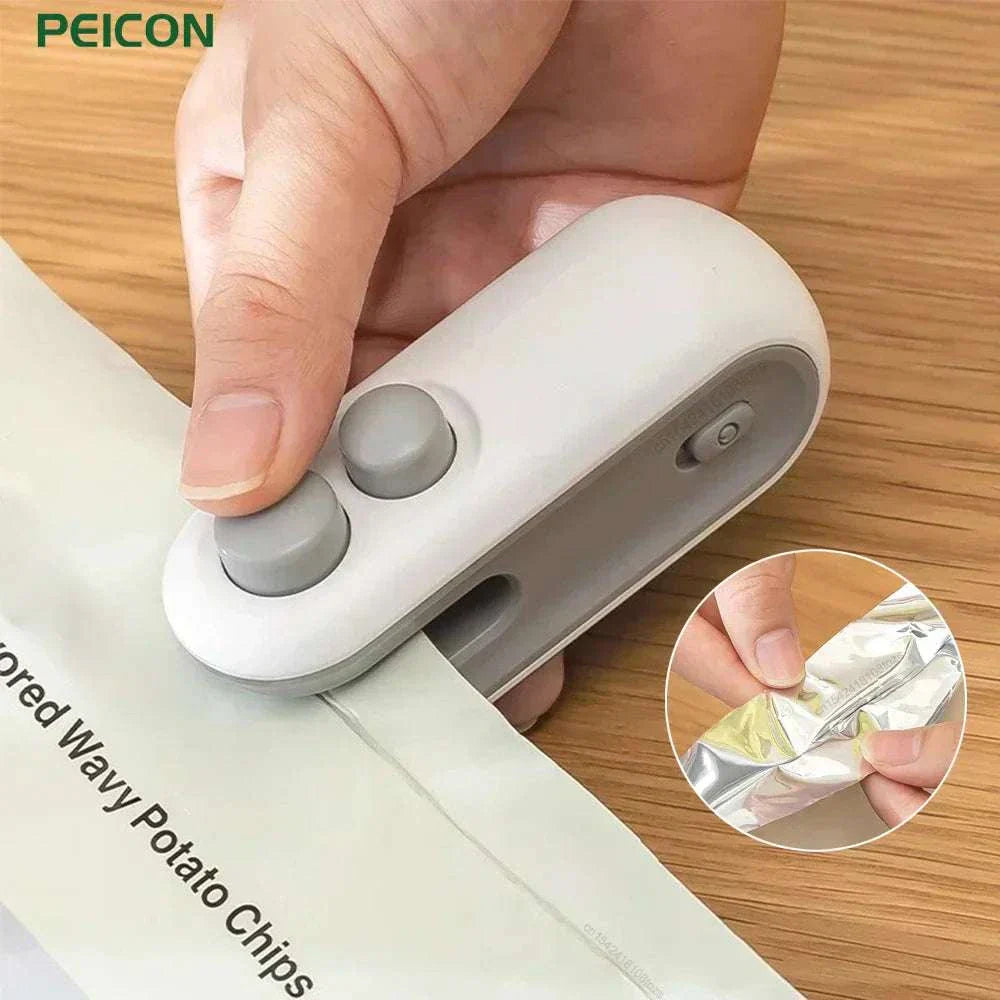 Mini handheld heat bag sealing machine for airtight food storage, compact and rechargeable